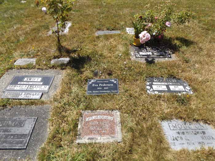image of gravestone