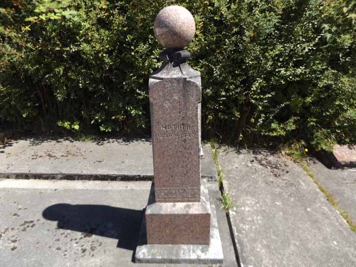 image of gravestone