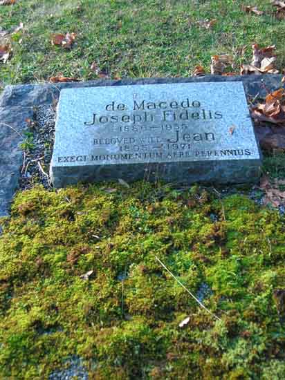 image of gravestone