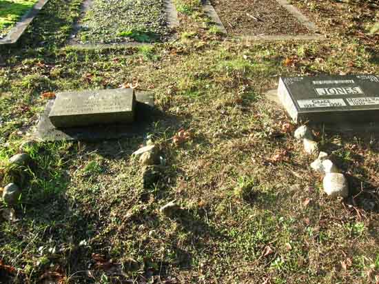 image of gravestone