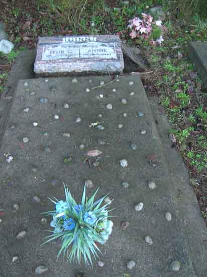 image of gravestone