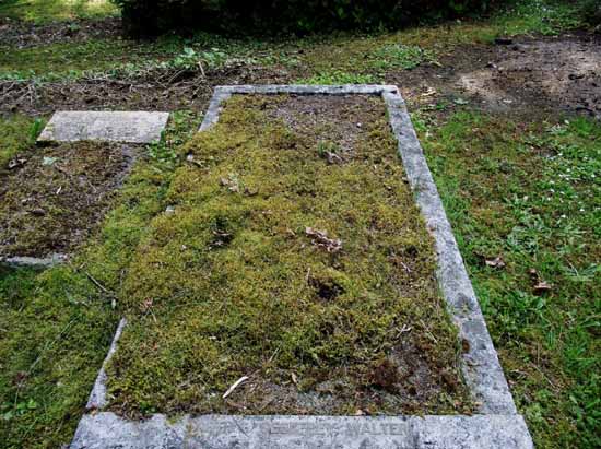 image of gravestone