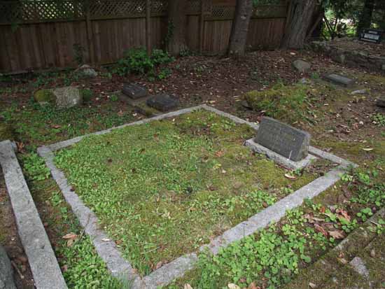 image of gravestone