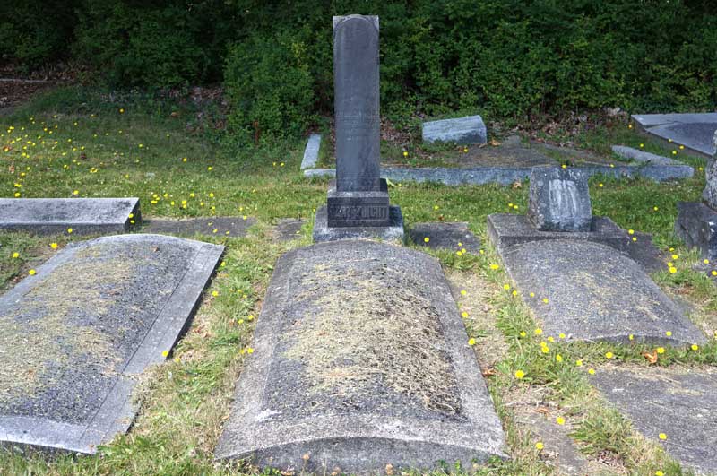 image of gravestone