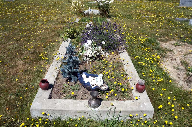 image of gravestone