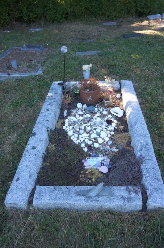 image of gravestone