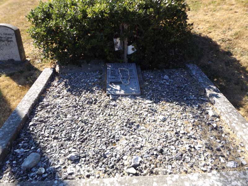 image of gravestone