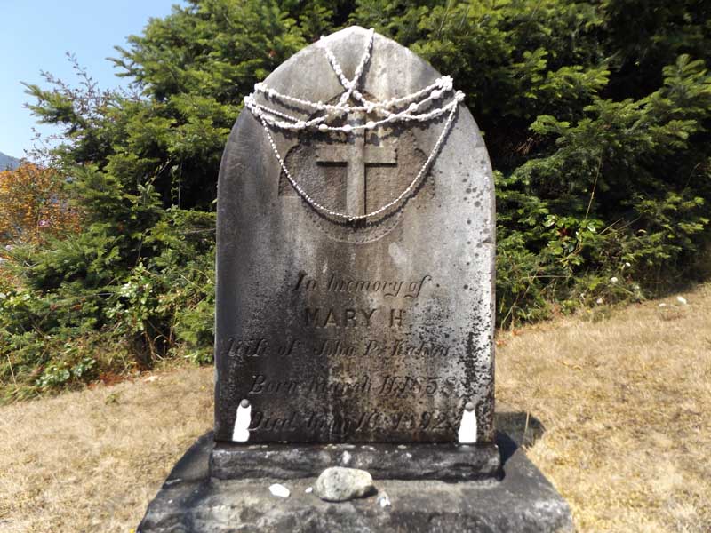 image of gravestone