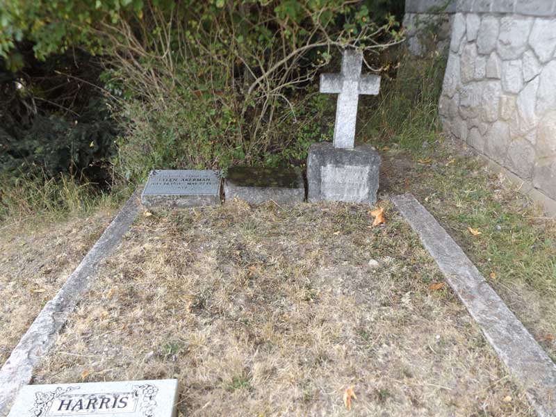 image of gravestone